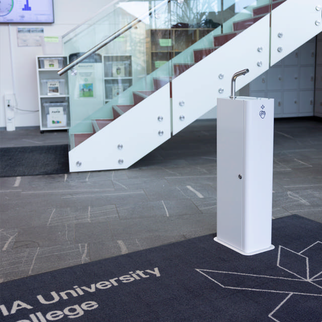 COLUMN sanitiser stand w/batteries, white